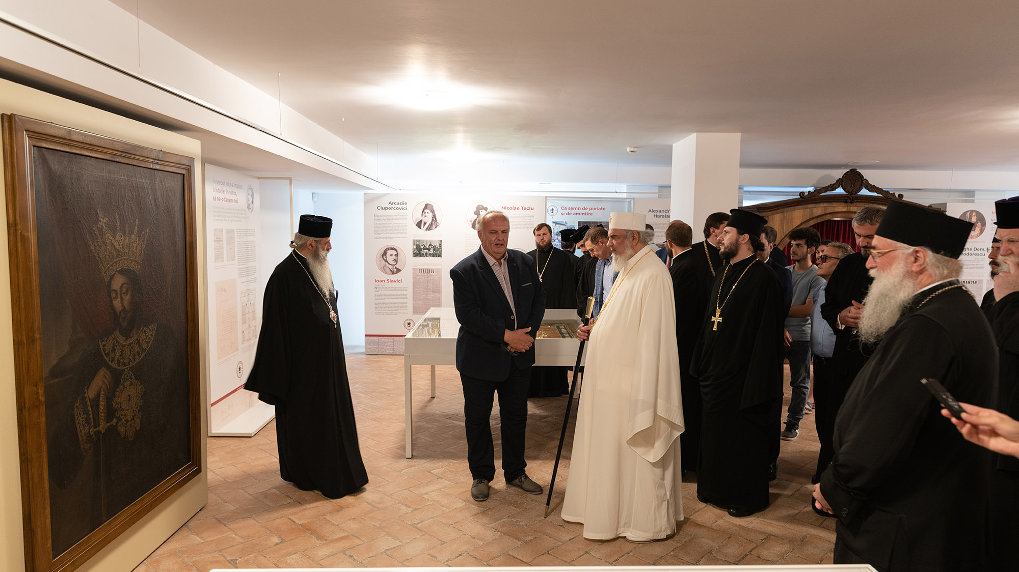 Preafericitul Părinte Patriarh Daniel a vizitat expoziția „Serbarea de la Putna. Continuitatea unui ideal”