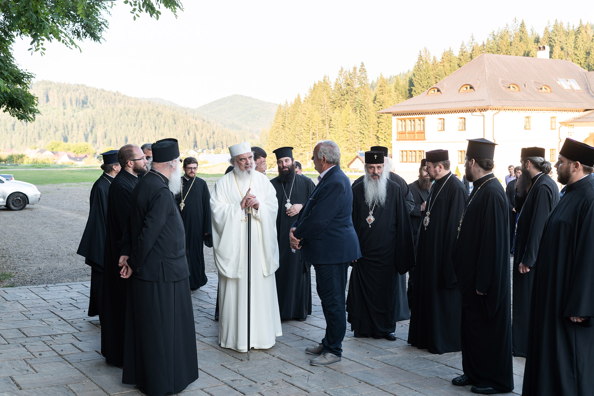 Preafericitul Părinte Patriarh Daniel a vizitat expoziția „Serbarea de la Putna. Continuitatea unui ideal”