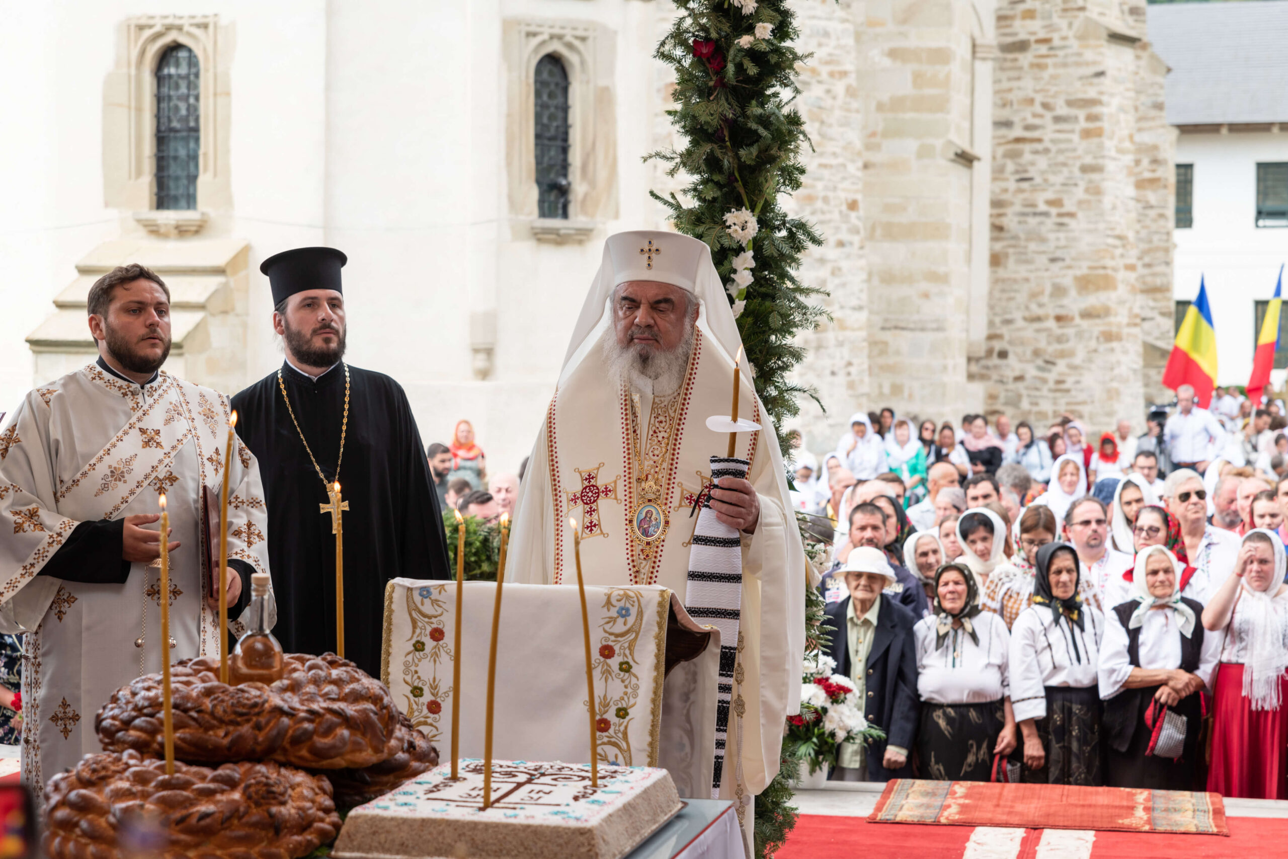 Preafericitul Părinte Patriarh Daniel a săvârșit Slujba Parastasului pentru făuritorii Serbării de la Putna 1871